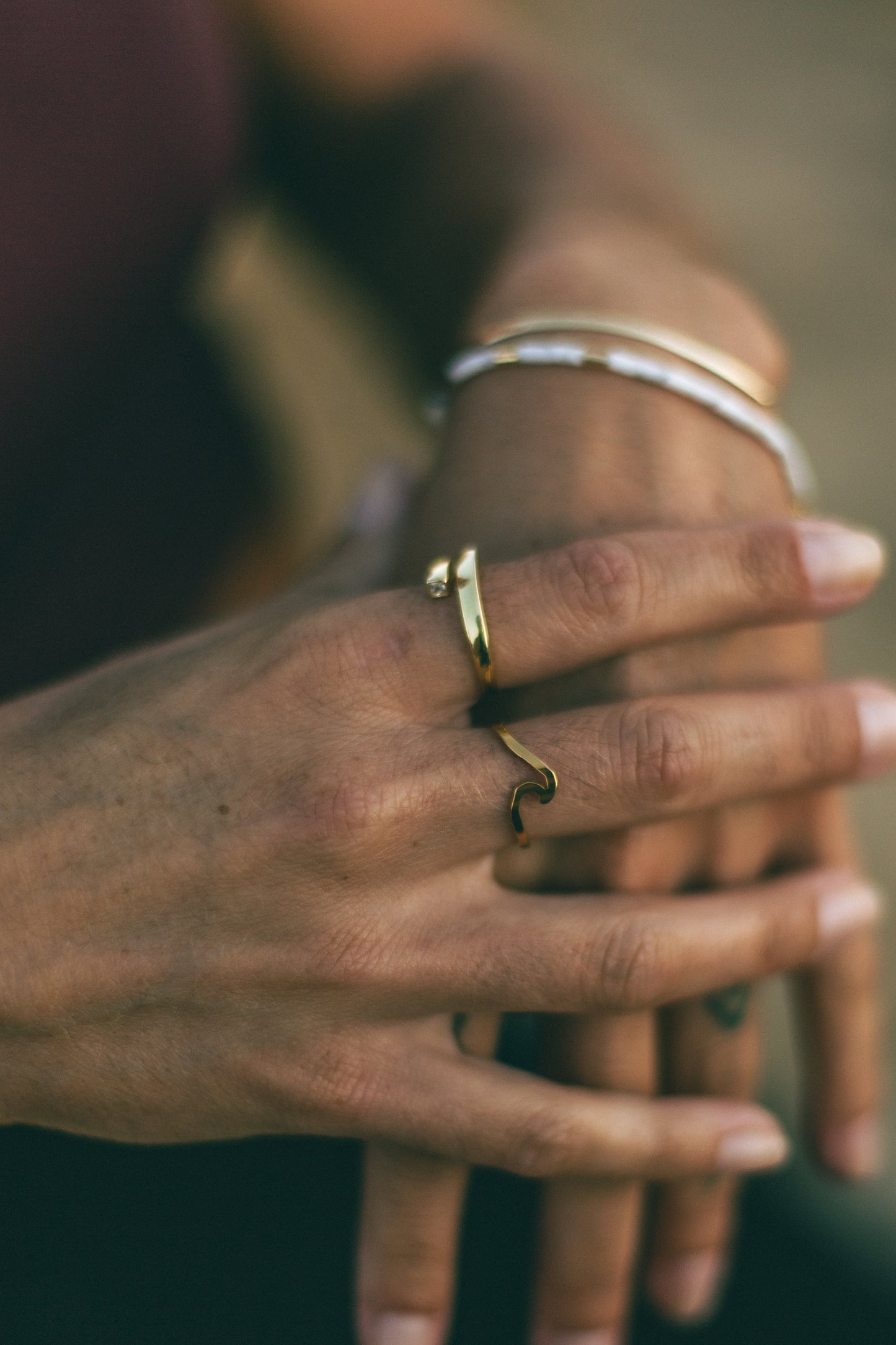 Elegant wave ring